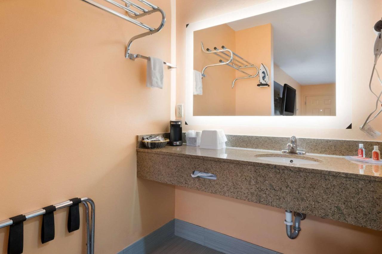 Econo Lodge Ripley Esterno foto