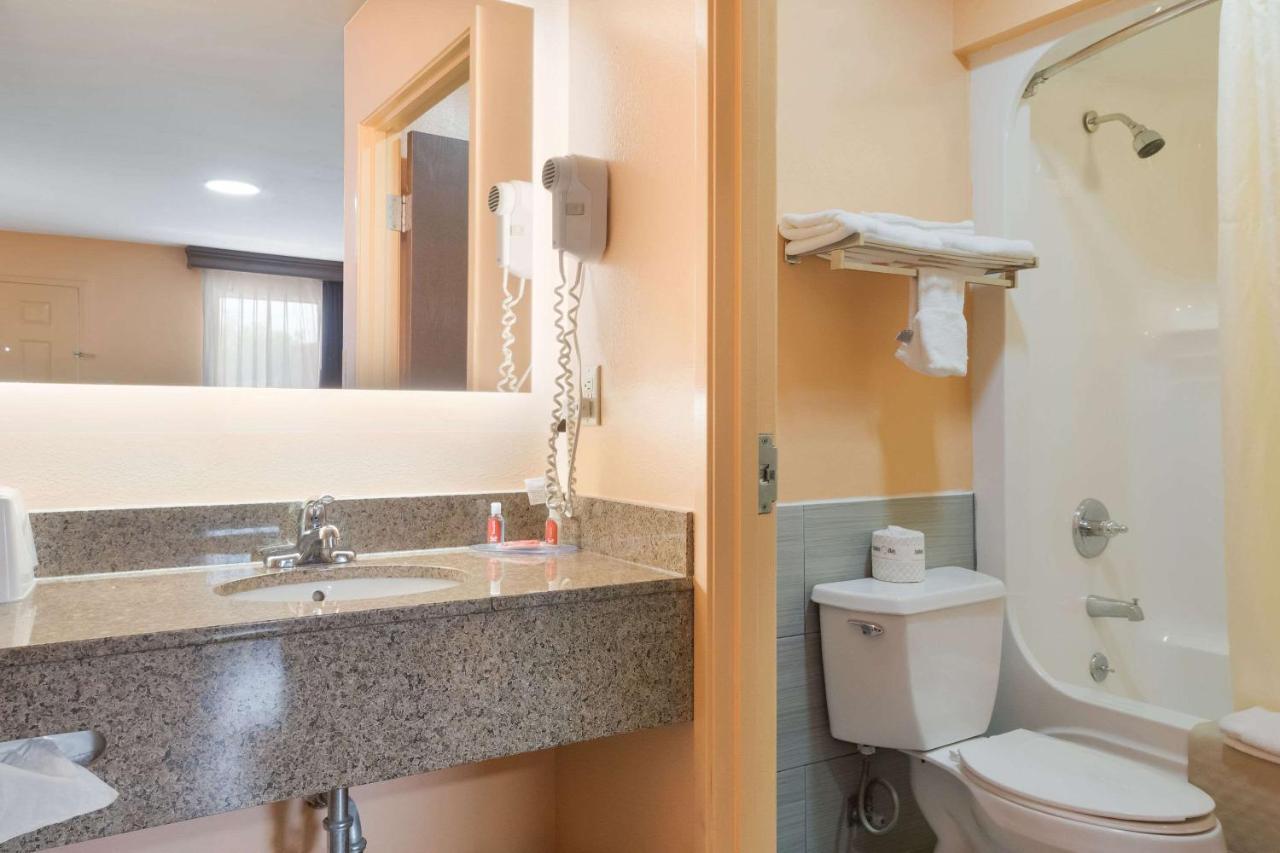 Econo Lodge Ripley Esterno foto