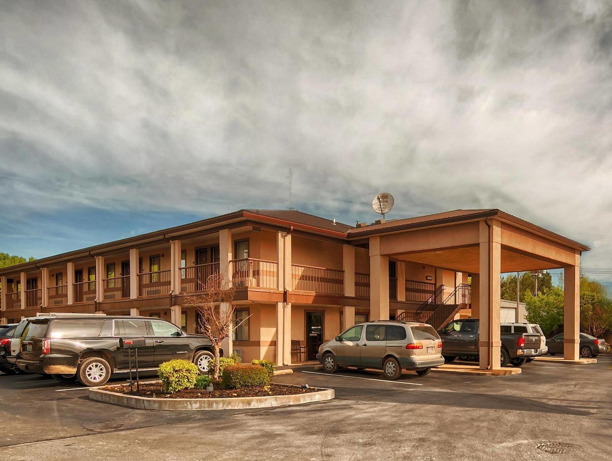 Econo Lodge Ripley Esterno foto